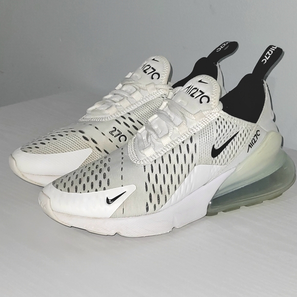 Women's Nike Air Max 270 Running Shoe Sneakers - Picture 3 of 15